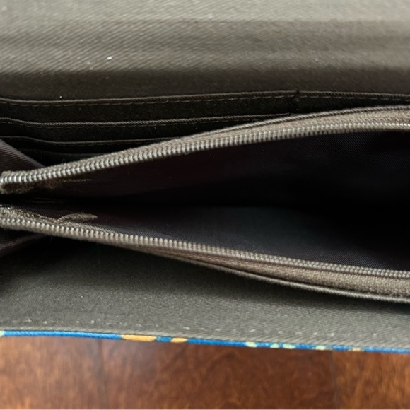 Halsea Blue and Orange Crab Pattern Clutch - Picture 13 of 16